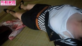 熟妇凉席上秀裸足黑高,诱惑无限(套图连连看)8P