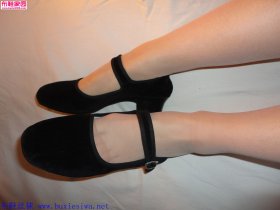 性感的妹妹,漂亮的布鞋,性感的美腿,值得欣赏!10P